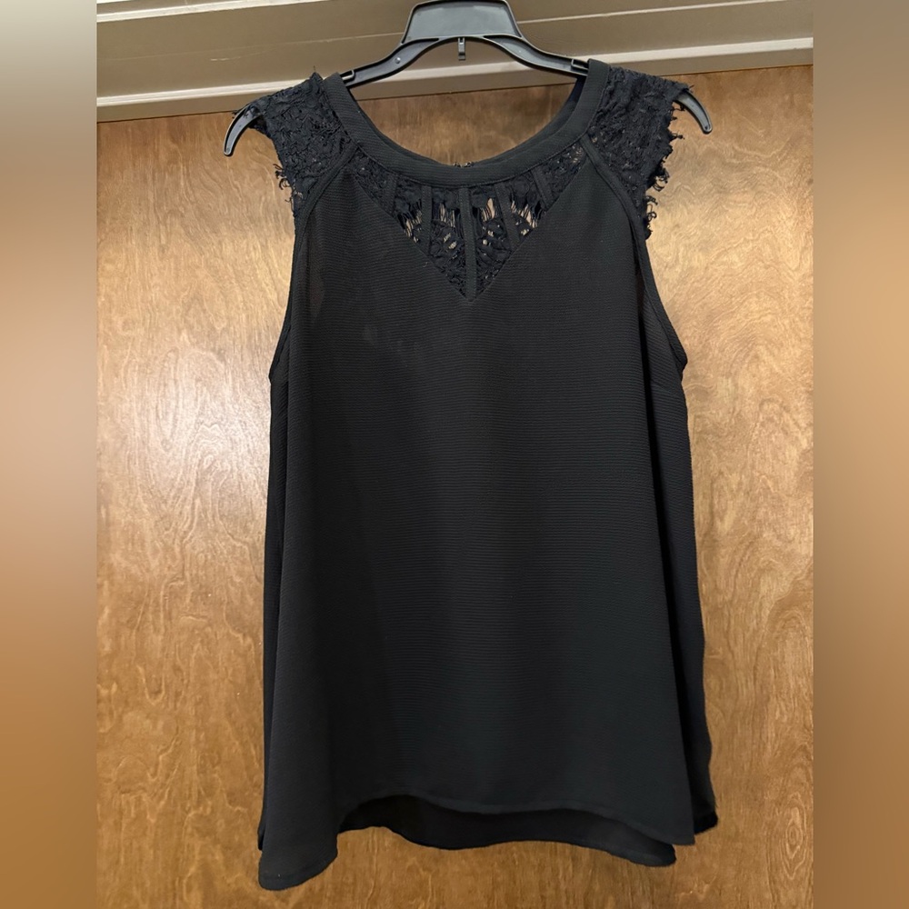 Black tank, lace embellishments | Medium